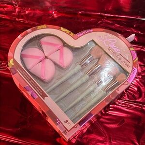 Love Heart-Shaped Brush & Puff Set - Pink and White